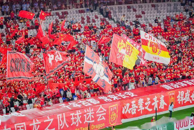 亚洲杯赛再次上演精彩一幕,球迷热情不减 亚洲杯赛再次上演精彩一幕,球迷热情不减