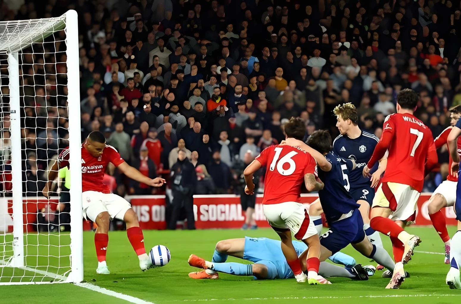 曼联遭遇惨败,遭遇连续失利 曼联遭遇惨败,遭遇连续失利