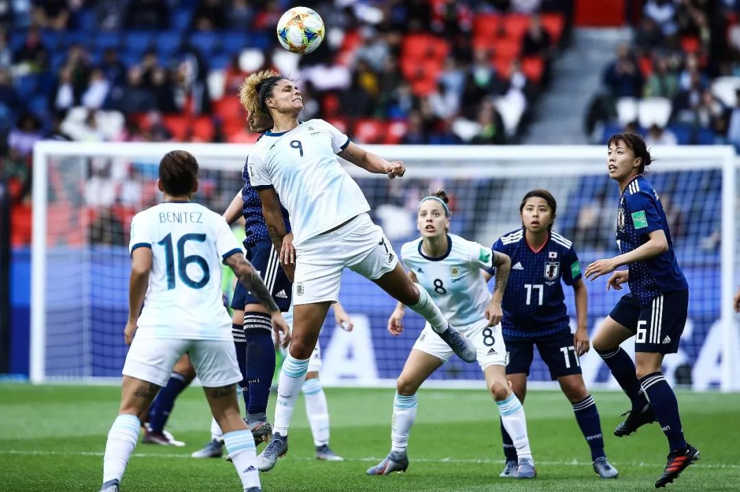 意大利女足在友谊赛中遭遇惨败 意大利女足在友谊赛中遭遇惨败