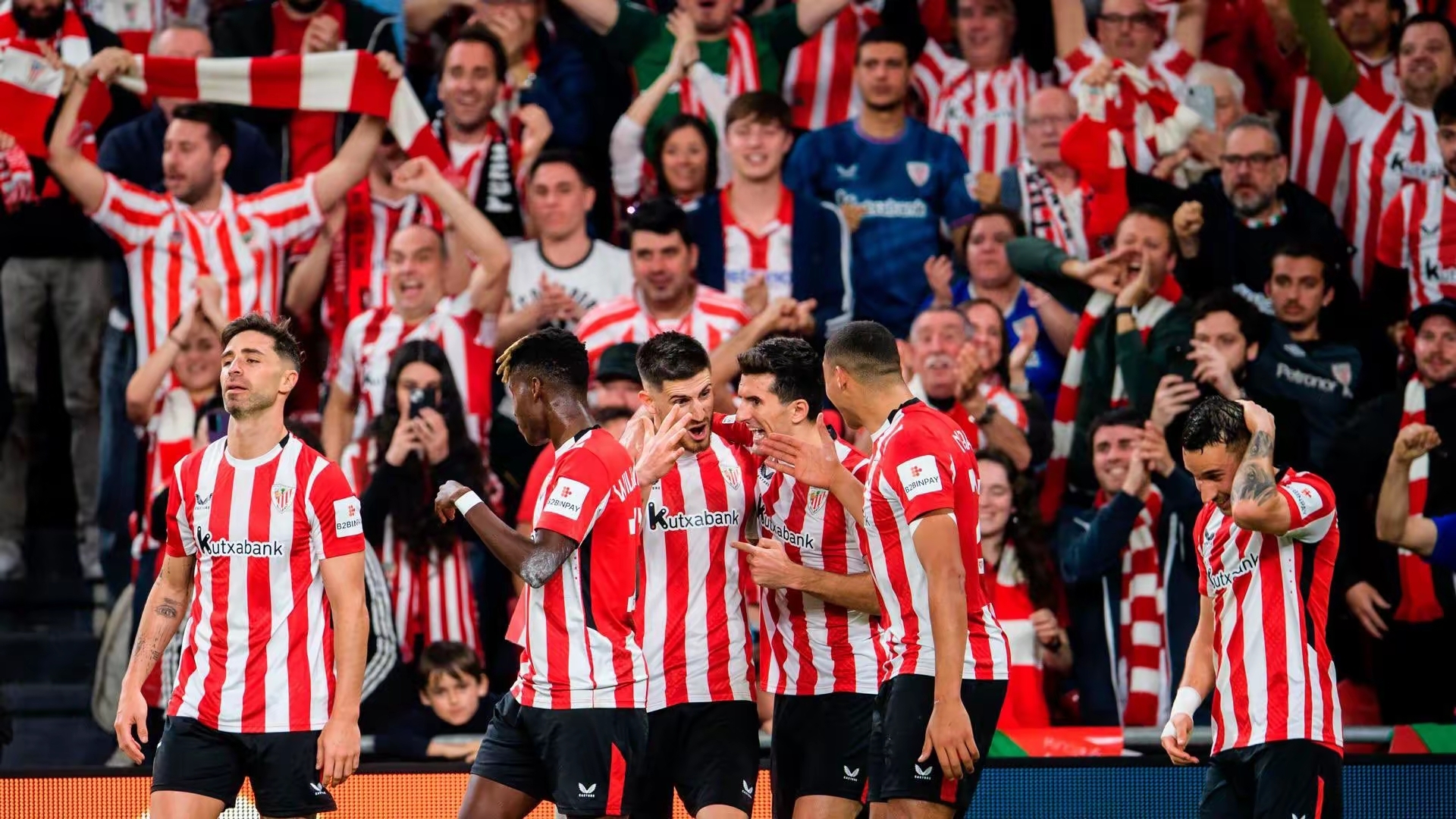 火爆交锋,欧洲联赛带来了一场惊心动魄的比拼 火爆交锋,欧洲联赛带来了一场惊心动魄的比拼