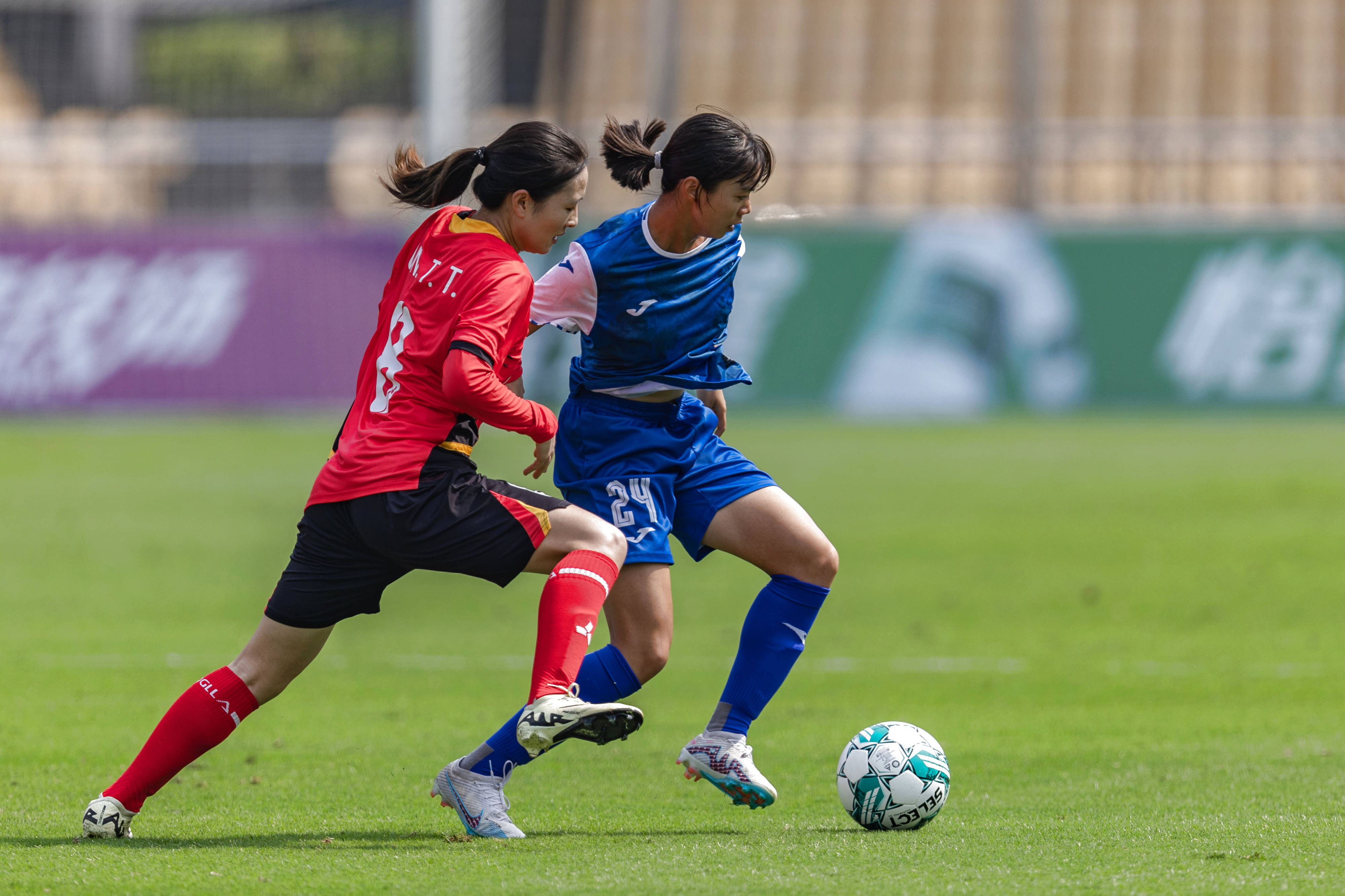 球场风云变幻:女足比赛引爆热议 球场风云变幻:女足比赛引爆热议