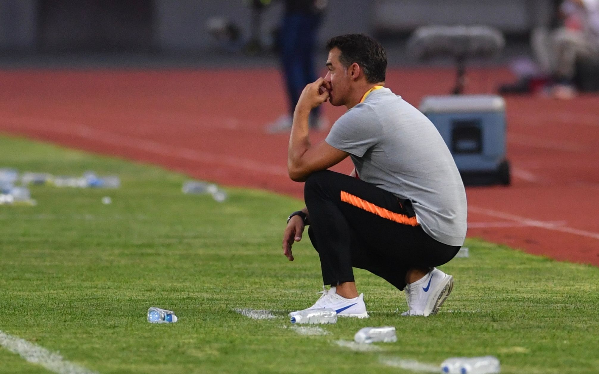 昂热主场未能取胜,下赛季保级任务堪忧 昂热主场未能取胜,下赛季保级任务堪忧