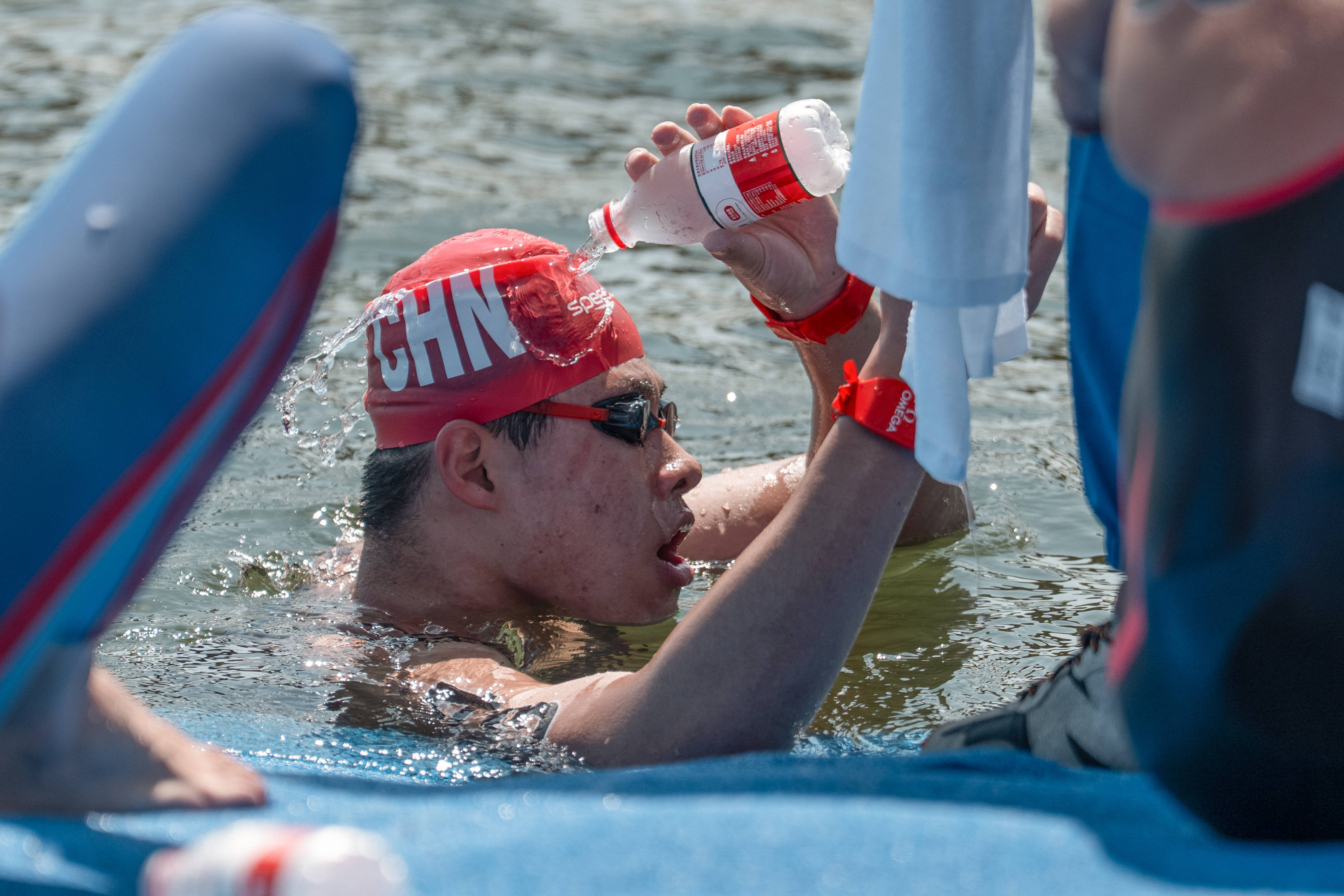 公开水域游泳赛场庞大选手阵容 公开水域游泳赛场庞大选手阵容