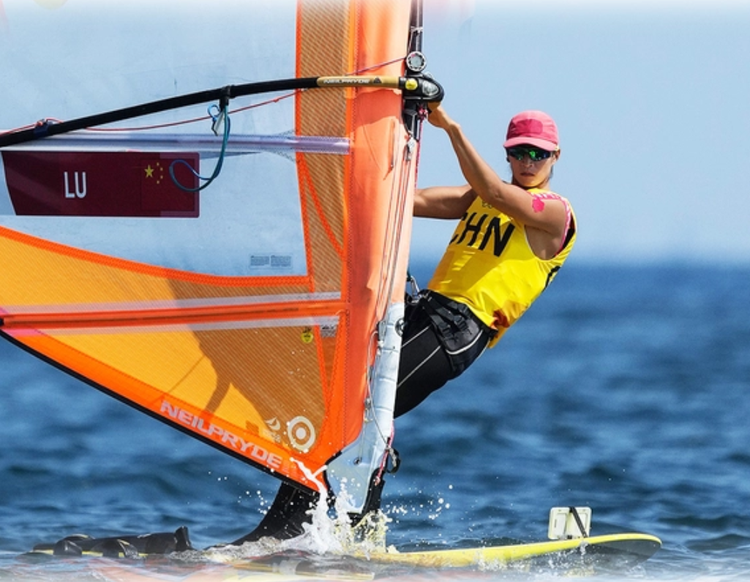 瑞士帆船选手稳定发挥,取得好成绩 瑞士帆船选手稳定发挥,取得好成绩