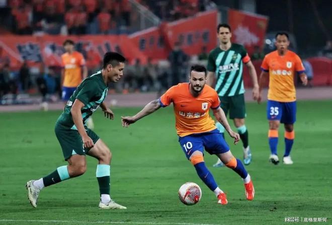 中超联赛高潮迭起,球队实力较量精彩绝伦 中超联赛高潮迭起,球队实力较量精彩绝伦