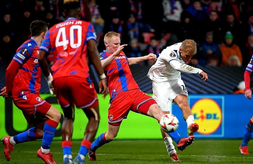 拉齐奥中场发挥稳定：团队配合默契情趣十足