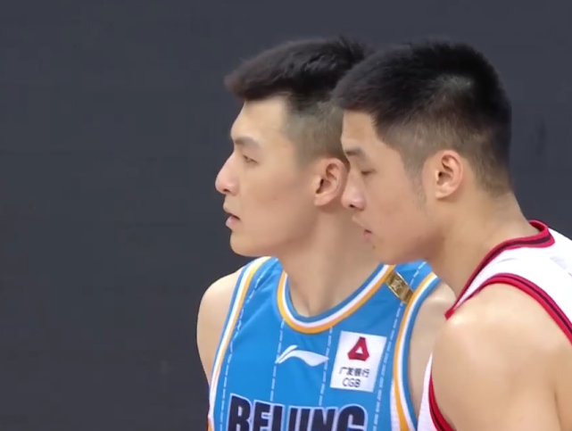 顽强追平比分,双方陷入胶着局面 顽强追平比分,双方陷入胶着局面