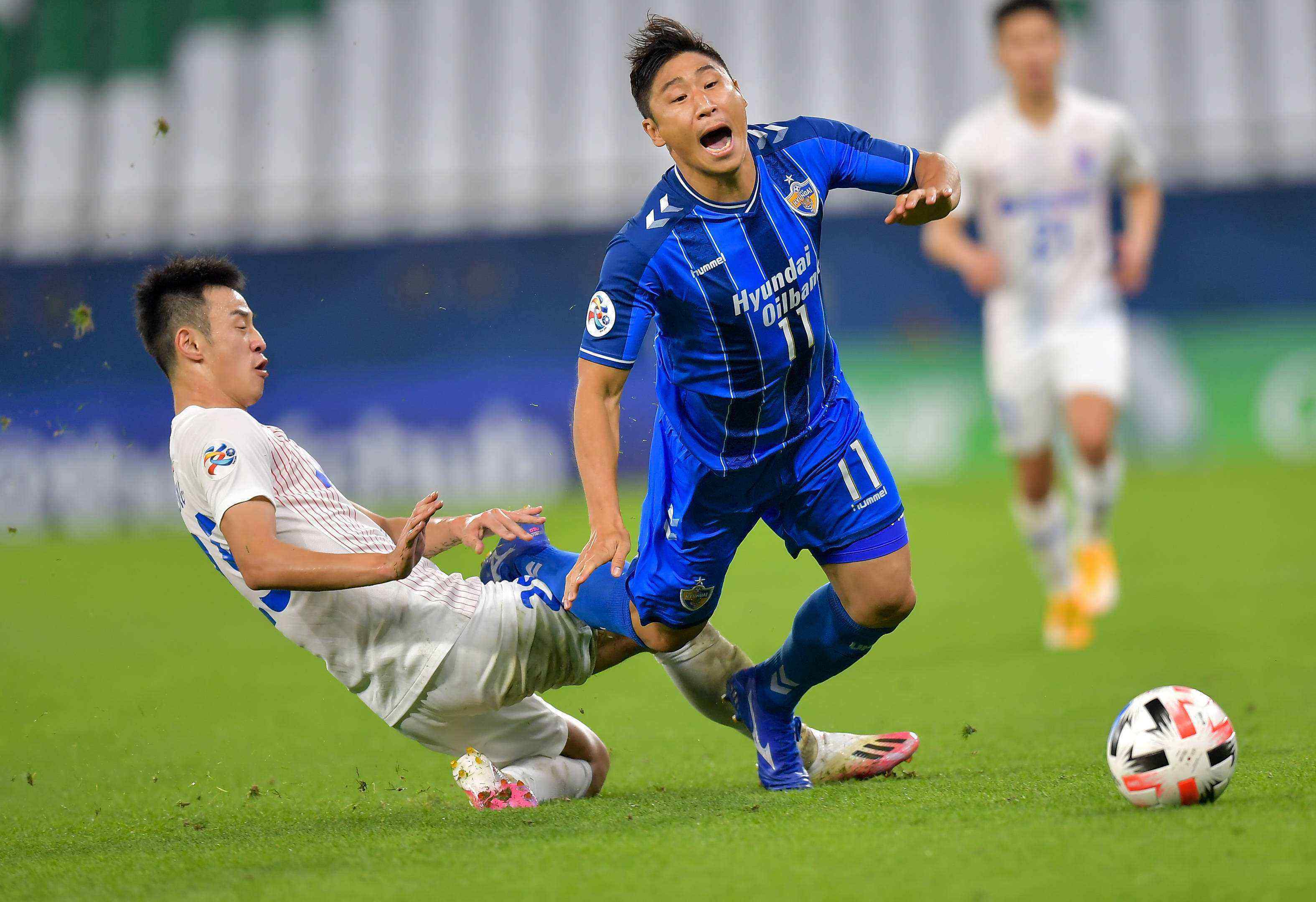 横滨水手凭借绝杀获得一线晋级机会