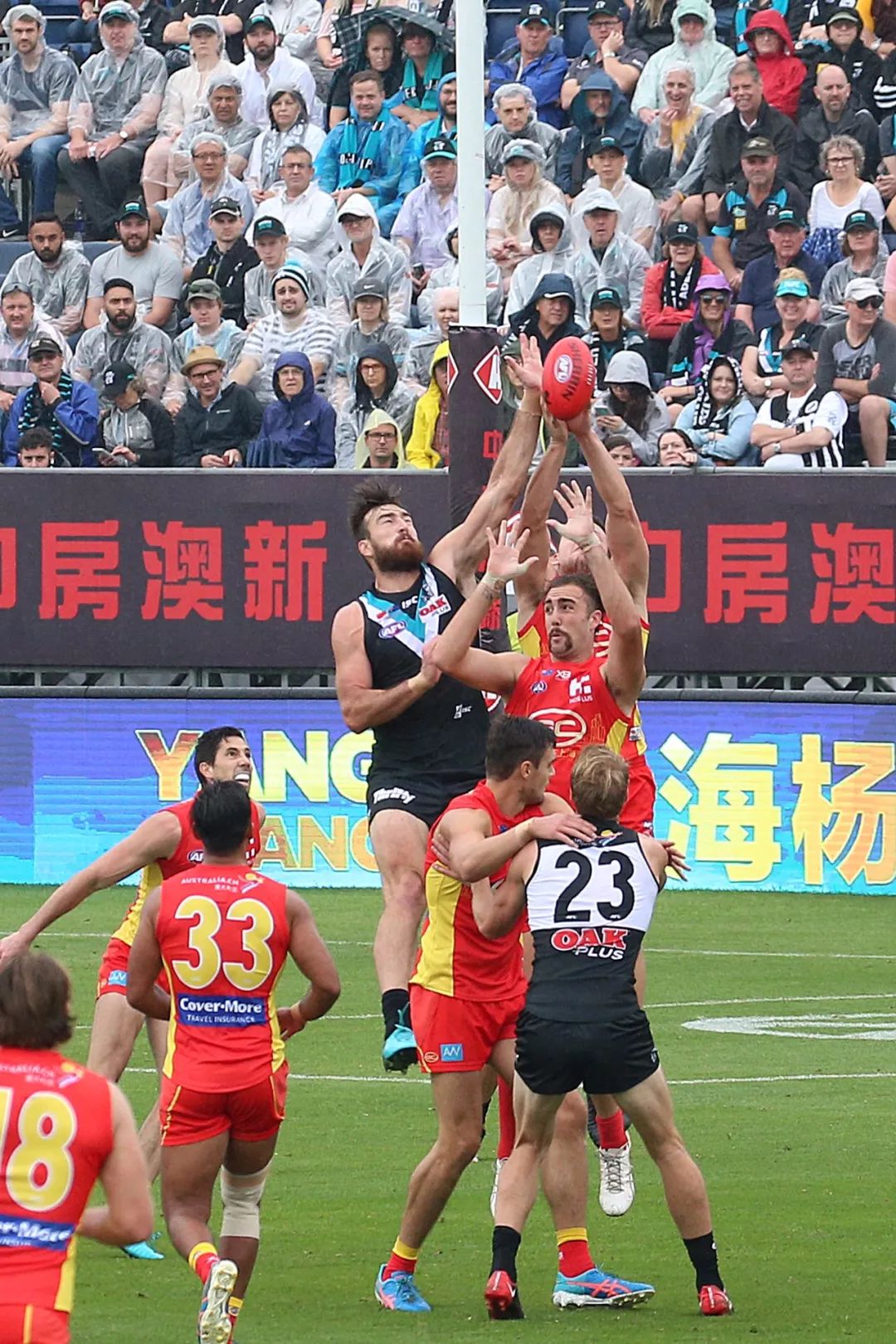 火药味十足!激烈角逐引人入胜 火药味十足!激烈角逐引人入胜